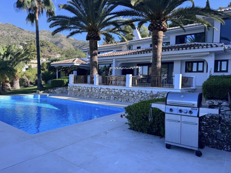 Full house reformation of an old Spain property